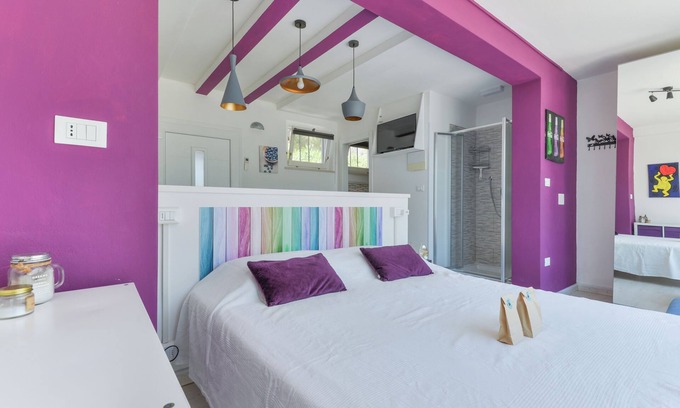 Lacona Apartment | Appartamento Mirtillo: Pet-Friendly Oasis with Ocean Views