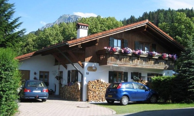 Horn Apartment | Cozy Apartment in Ferienhaus Osterried with Pool & Spa