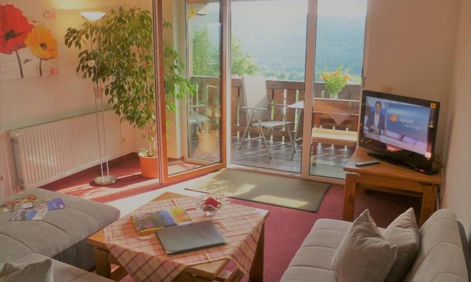 Arnbruck Apartment | Spacious Apartment with Balcony & Kitchen for 6 Guests