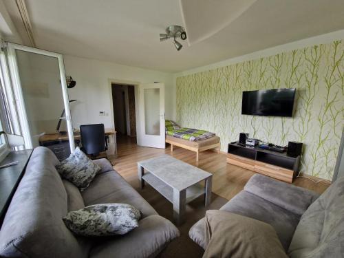 Region Hannover District Apartment | Cozy Apartment with Balcony for Students and Workers