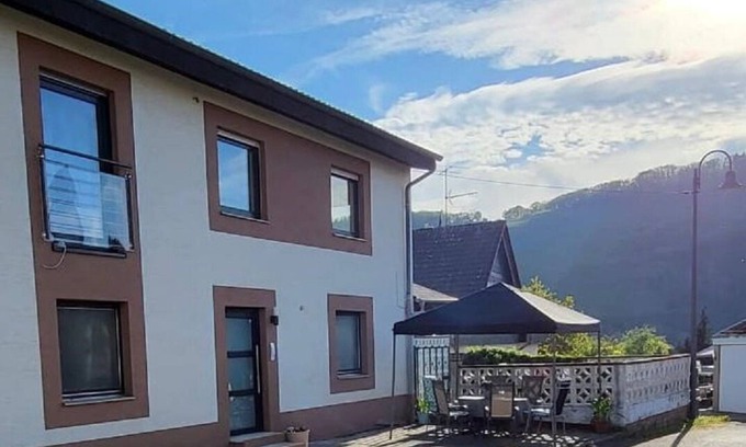 Zeltingen-Rachtig Apartment | Family-Friendly 2-Bedroom Apartment at Haus Valentonio