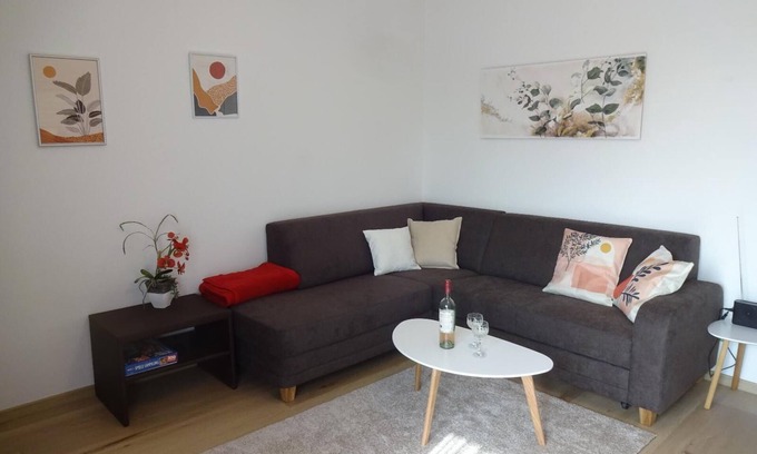 Bad Fuessing Apartment | Cozy Apartment with Adjustable Bed Frame and Kitchen Access