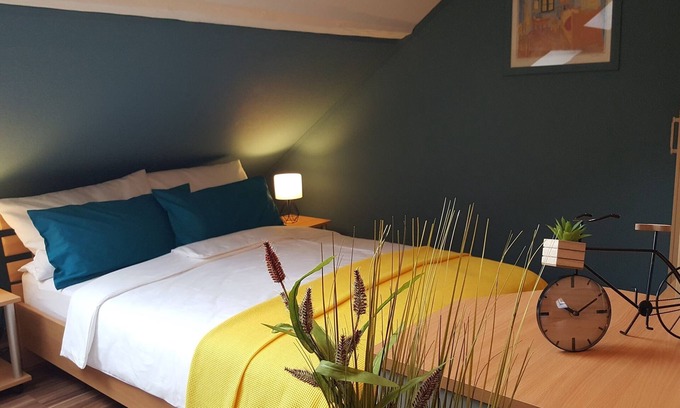 Irrel Apartment | Cozy Apartment with Terrace and Gorgeous Garden Views