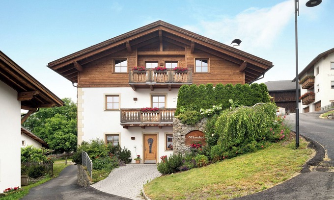 Lajen Apartment | Mountain View Apartment "Moarhof Natur Vitalis" with Spa & Wi-Fi