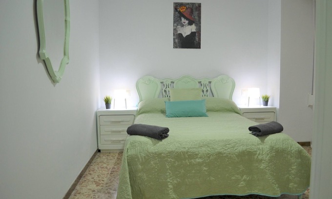Alicante Apartment | Modern Apartment with Private Bathroom and City Views
