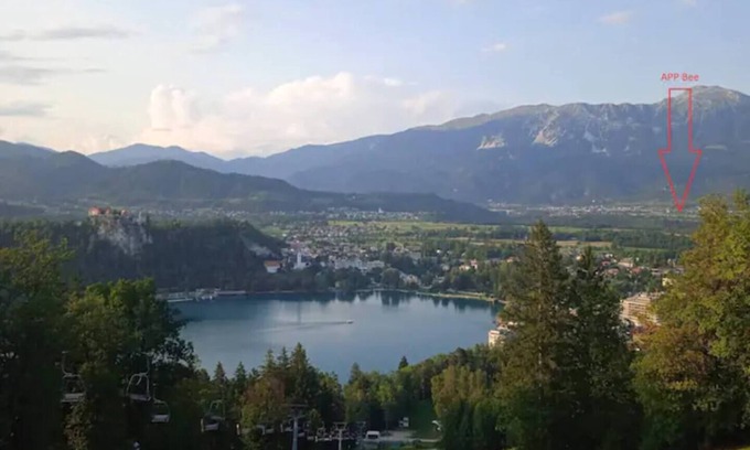 Zirovnica House | Comfortable Apartment Mojca, Family-Friendly Near Bled