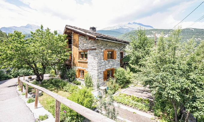 Bramans Apartment | Apartment 'Montagnard Savoyard' with Mountain View, Private Terrace and Wi-Fi