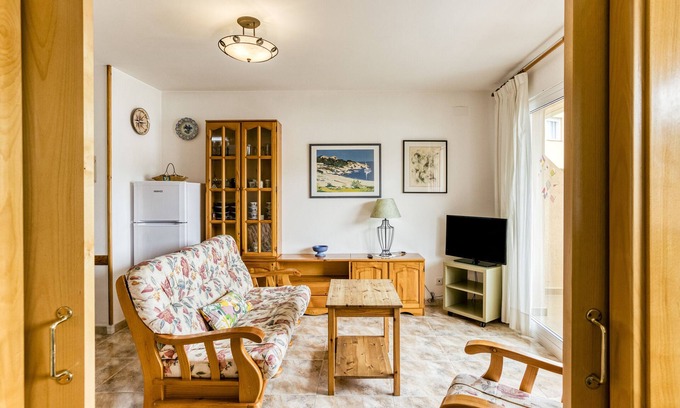 L'Escala Apartment | Relax at Apartment 'Montgo' with Pool and Mountain Views