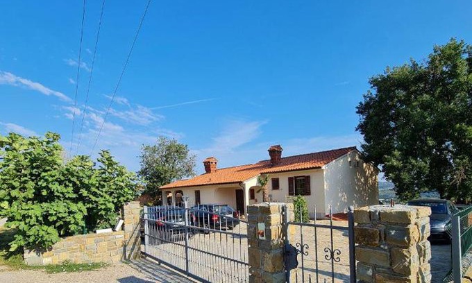 Cezarji Apartment | Discover Apartment Moon - Guest Rated 9.5/10 Experience