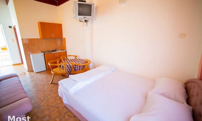 Dodosi Apartment | Budget-Friendly Stay at Apartment Most for Your Next Escape