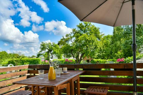 Dreznik Grad Apartment | Exceptional Apartment Murva: 4-Star Stay with Hot Tub