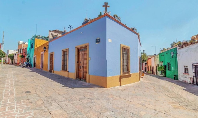 La Cruz House | Apartment in Historic Downtown with terrace and A/C