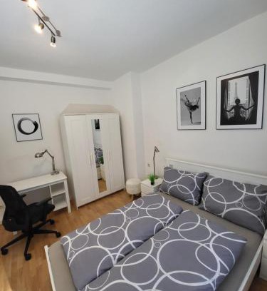 Mittelmeiderich Apartment | Convenient Apartment Near Düsseldorf Messe and Airport