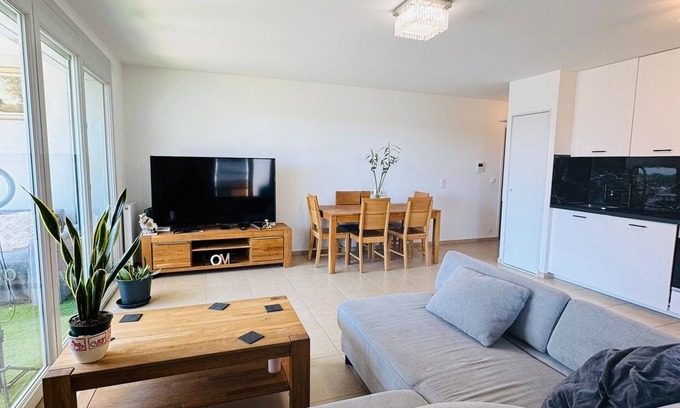 Saint-Genis-Pouilly Apartment | Apartment near Geneva