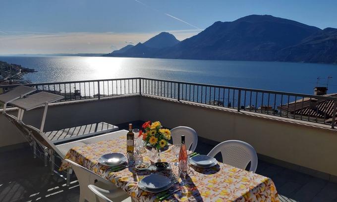 Assenza Apartment | Lake View Apartment Ninfea - Rated 10/10 by Guests