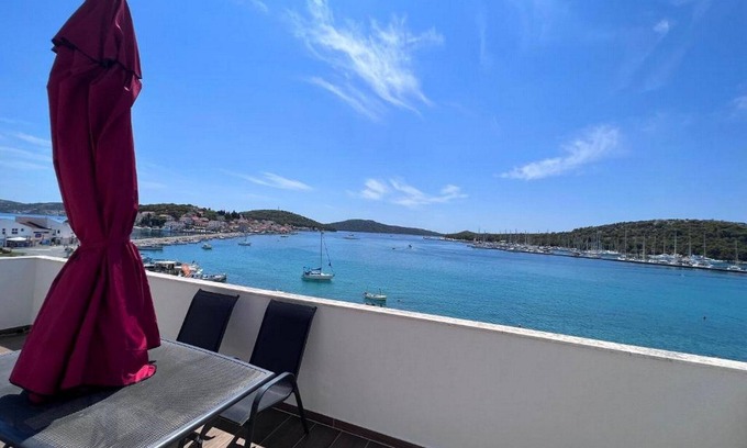 Rogoznica Apartment | Comfortable Stay at Apartment Nadalina with Spa & Hot Tub