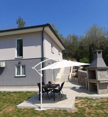 Golovik Apartment | Discover Apartment Natali: Oceanfront Retreat with 9.5/10 Rating