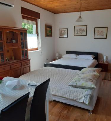 Zagreb Apartment | Guest Favorite: Apartment NATUR with Breakfast & Pet Perks