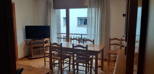 Puigcerda Apartment | Exceptional Apartment Natura: Family-Friendly with Breakfast