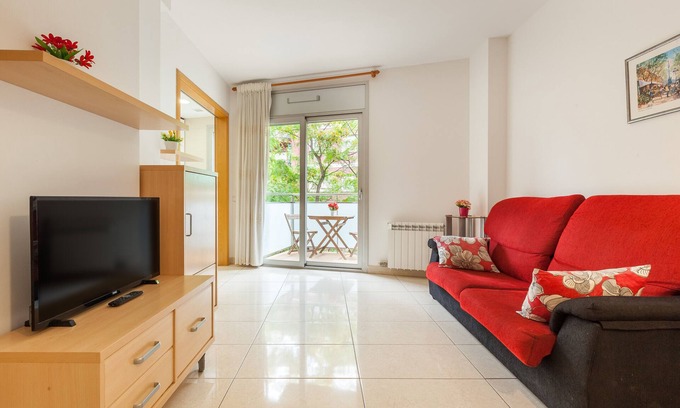 Navas Apartment | Cozy Apartment "Navas 2" with Balconies & Ocean Views