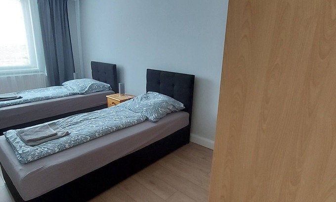 Region Hannover District Apartment | Ideal Apartment near Lesch with Pool & Family Amenities