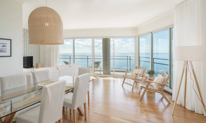 Sao Martinho Apartment | Coastal Retreat: Rodamar II with Ocean View & Spa Access