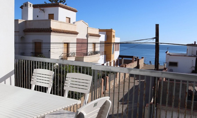 Carboneras Apartment | Beachfront Apartment with Ocean Views and Pet-Friendly Perks