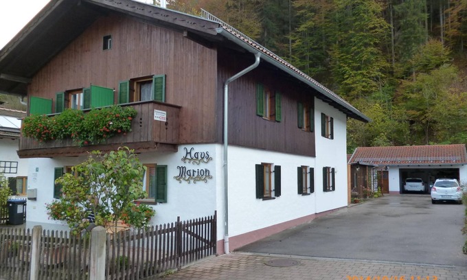 Hammersbach Apartment | Cozy Apartment Nestled by the Forest with Pool & Spa