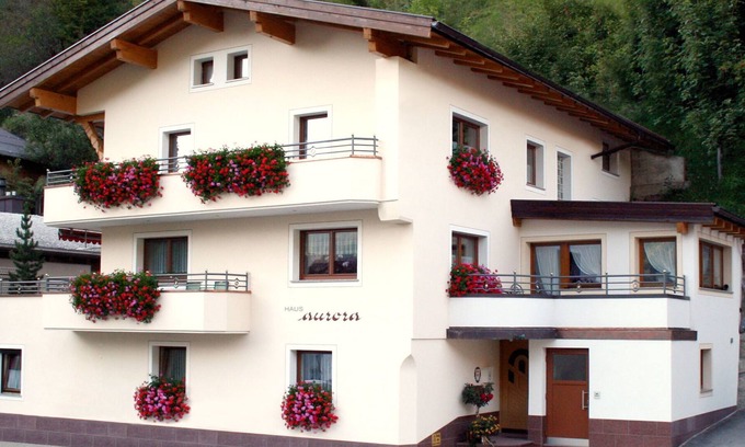 Kappl Villa | Apartment near the ski area in Kappl