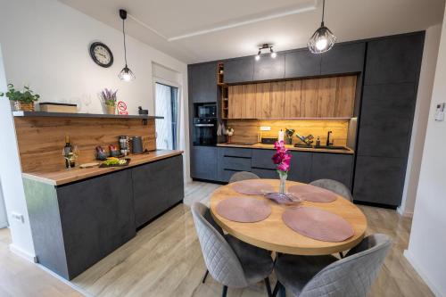 Durdevac Apartment | Relax at Apartman Nebo with Stunning Views and Free Tickets