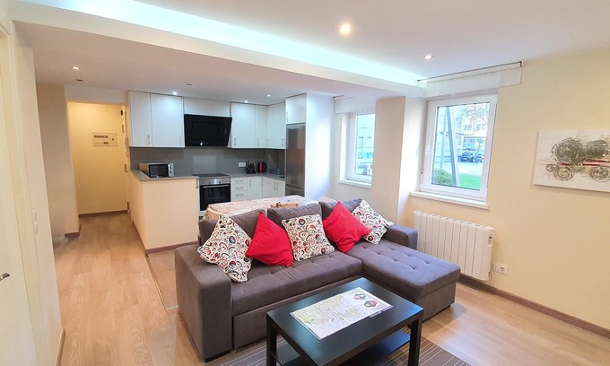 La Coruna House | Discover an Ideal Apartment near Avda. De Arteixo!