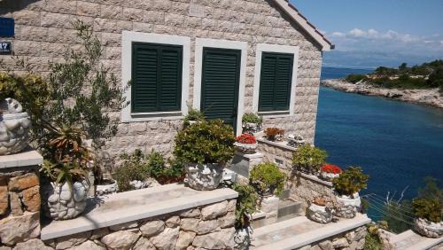 Cove Donja Krusica (Donje selo) Apartment | Oceanfront Apartment Nikola with Spectacular Sea Views