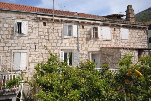 Cove Rogacic Apartment | Pet-Friendly Retreat at Apartment Nives for Families