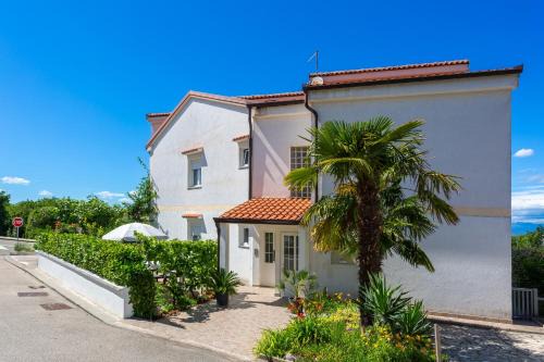 Njivice Apartment | Explore Apartment Njivice 5295b – Child Friendly & Rated 10/10