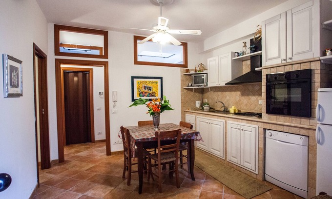 Locri Apartment | Cozy Apartment Nosside - Residence Erasippe with Kitchen & Breakfast