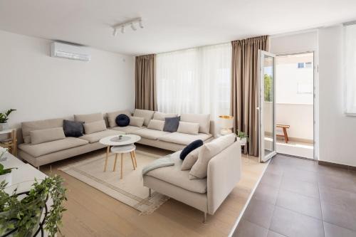 Dugi Rat Apartment | Child-Friendly Apartment Nova 4* with Perfect 10/10 Rating