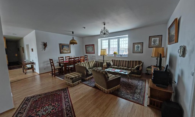 Grafenwohr Apartment | Elegant Apartment O3: Spacious 6-Room Retreat for Up to 7