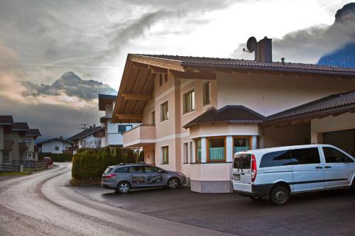 Ramsau im Zillertal Apartment | Pet-Friendly Apartment Oberbichl with Exceptional Guest Ratings