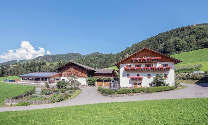 Funes Apartment | Experience Oberglarzhof Kirsch: Mountain View & Spa Amenities