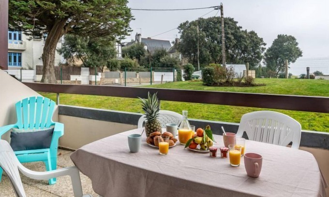 Carnac Apartment | Oceanfront Retreat: Apartment Océan with Spa & Breakfast