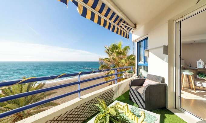 Almeria Apartment | Oceanfront Apartment with Terrace & Wi-Fi on Paseo Marítimo