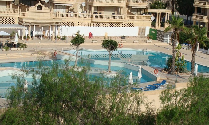 Guardamar del Segura Apartment | Spacious Apartment Near the Sea with Oceanfront Amenities