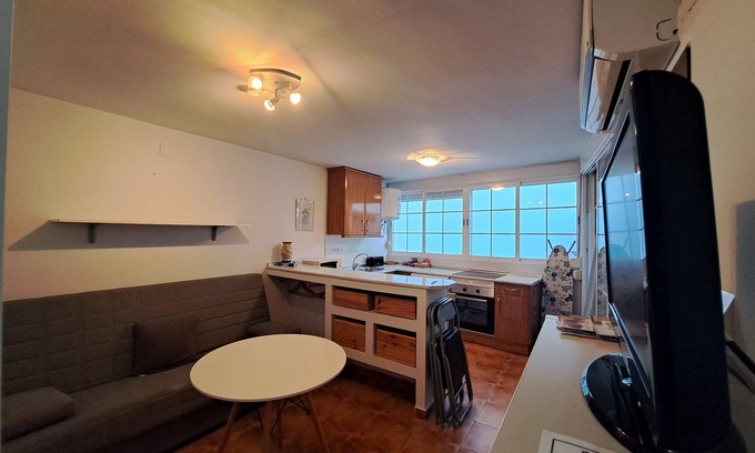 San Lorenzo Apartment | Stylish Apartment with Terrace, Rated 10/10 for Comfort