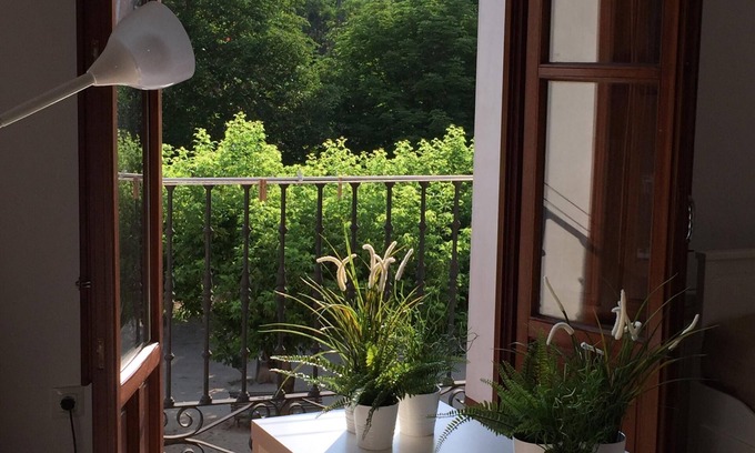 Cuenca Apartment | Explore Apartment Old Continent 2nd D with Spa & Kitchen