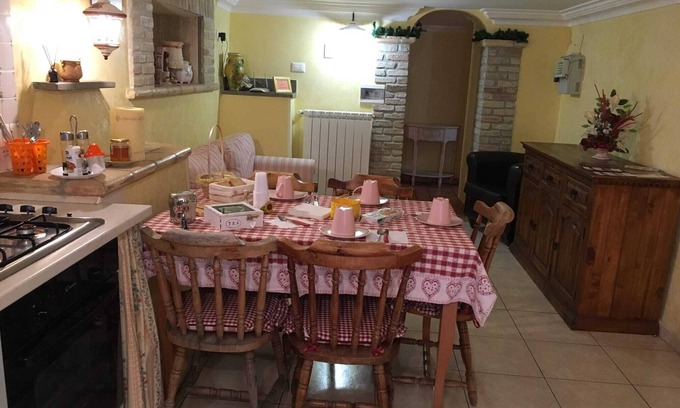 Cassia Apartment | Cozy Apartment in a Family Home with Kitchen Access