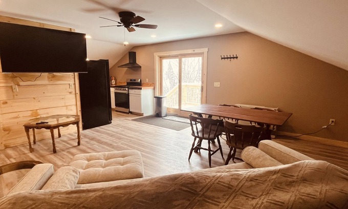 Pittsburg Apartment | Discover Stelly's Apartment on First Lake – Pet Friendly Retreat