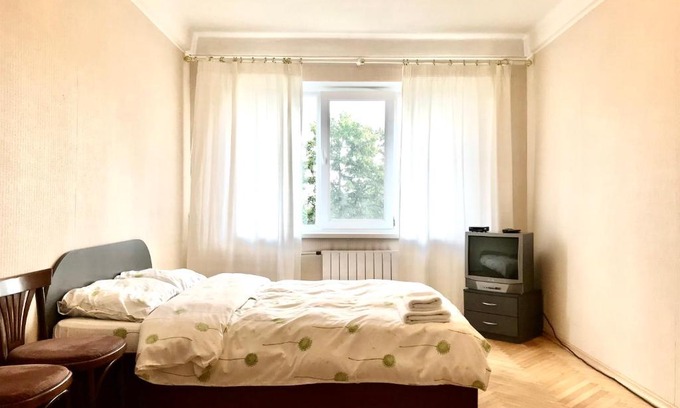 Solomjanskyj Apartment | Pet-Friendly Apartment on Garmatna in Kiev - 9/10 Rating