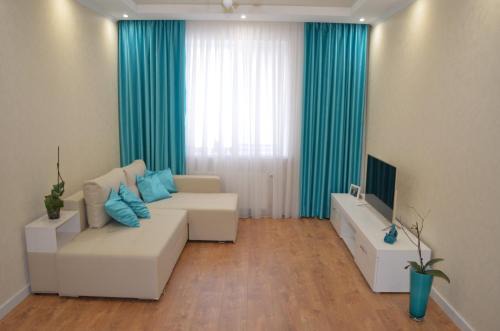 Rivne Apartment | Highly Rated Apartment with Hot Tub on Getmana Vigovskogo