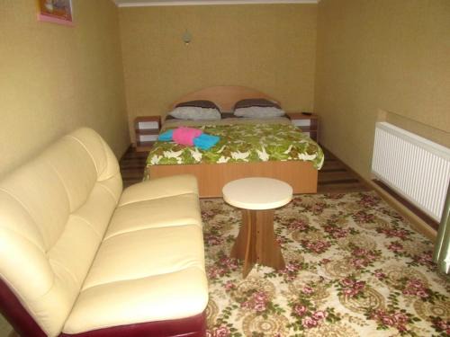 Kirovograd Apartment | Cozy Apartment on Hoholya 90 with Hot Tub & Breakfast