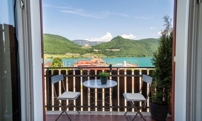 Seestrasse Apartment | Cozy Apartment on Lake Kaltern with Pool and Ocean Views